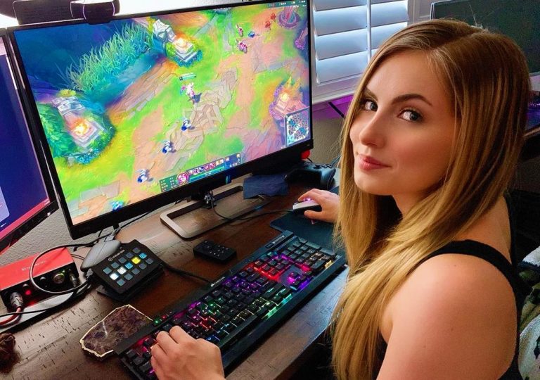 Nicki Taylor Biography ~ Online Gamer Nicki Taylor Wikipedia