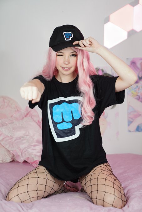 belle delphine height and weight