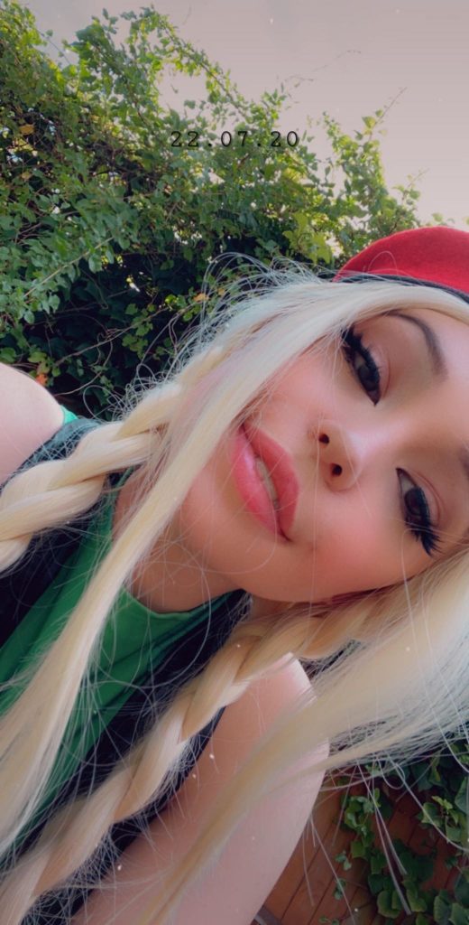 belle delphine twittere